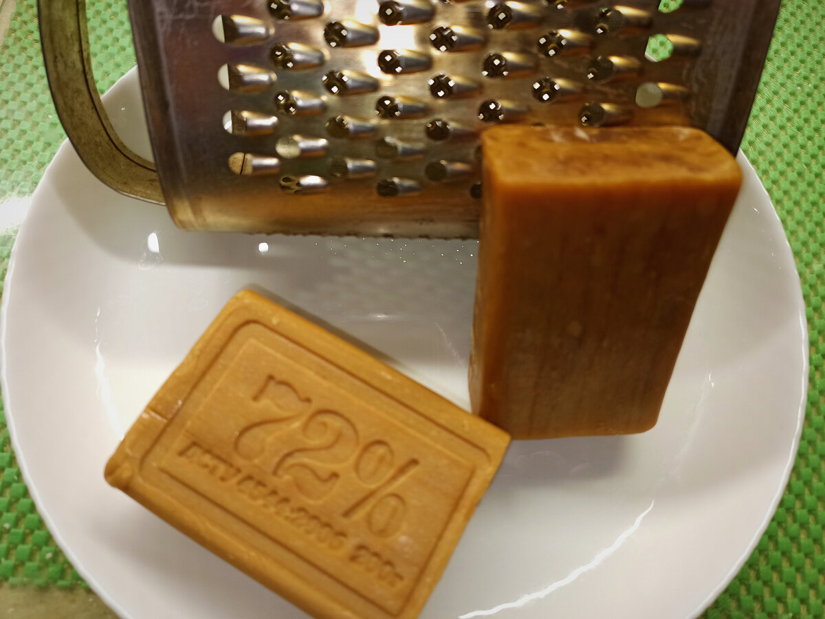  Мыло натираю на терке. Фото автора.