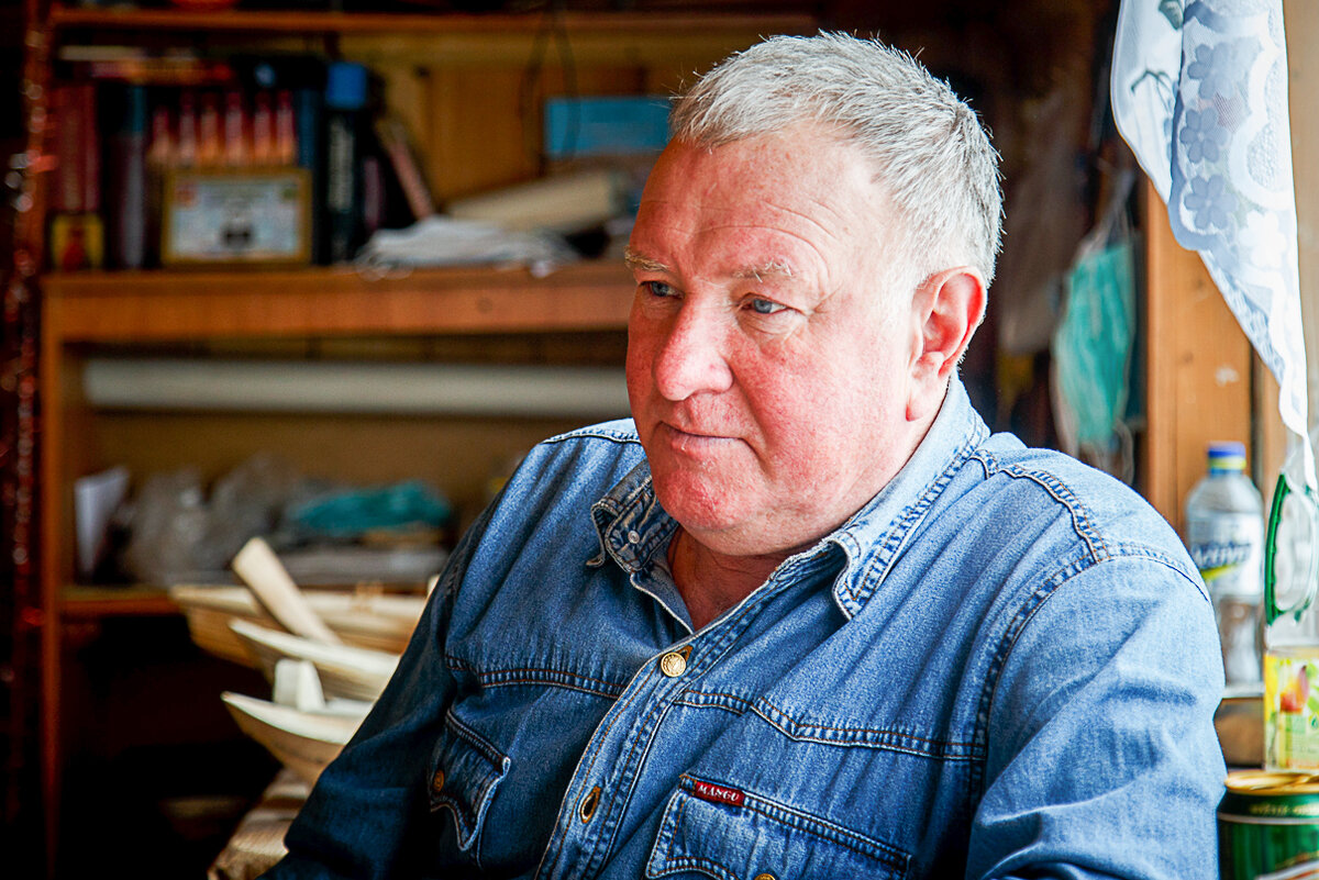 В душе веселого, неунывающего Виктора Пивоварова находится место и для сентиментальности — к родным местам, к их истории он относится очень трепетно