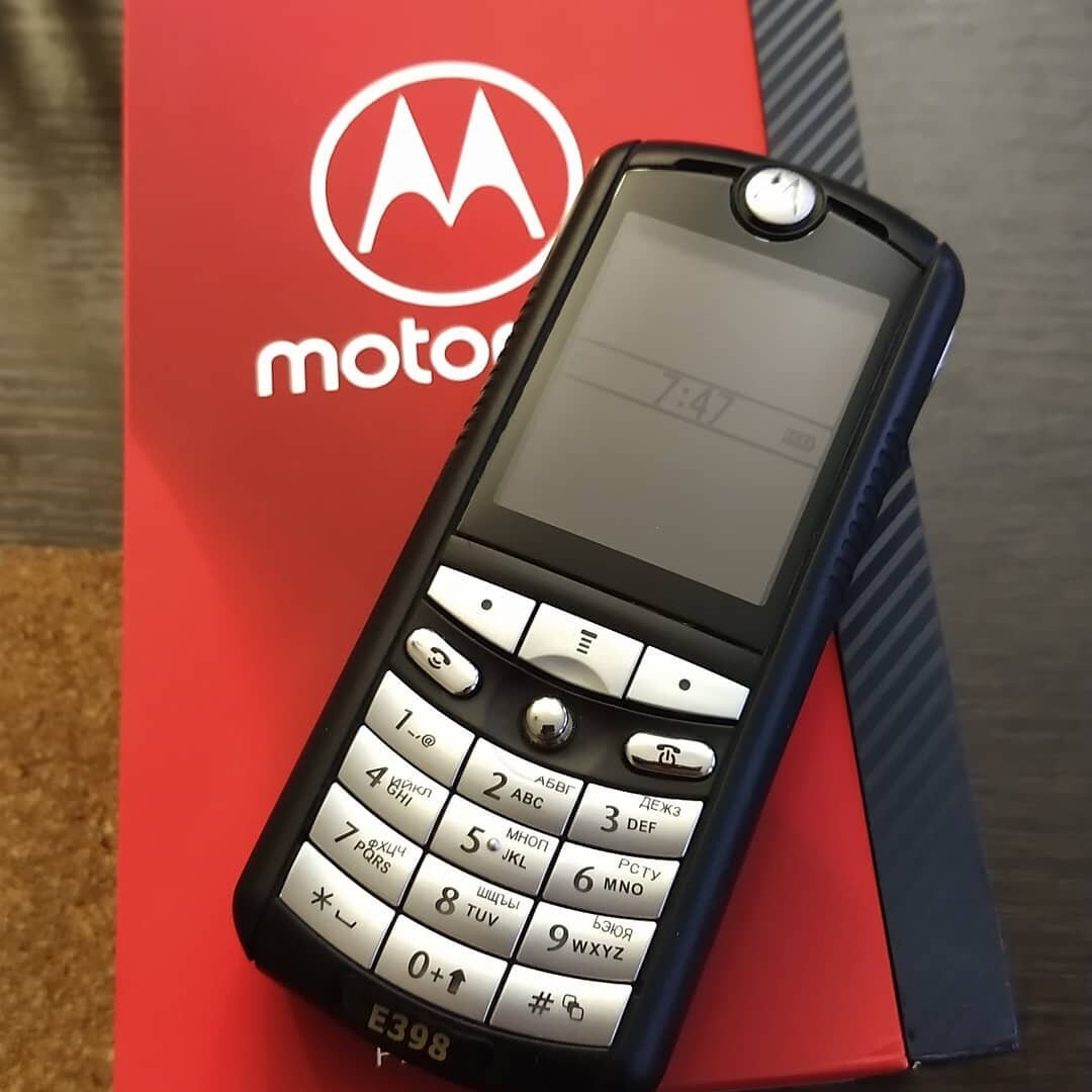 Телефоны Motorola - стиль и мода | Кнопочные телефоны Rarephones.ru | Дзен