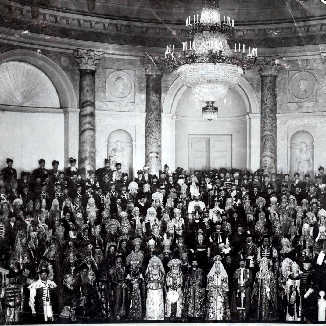 Бал - любимое времяпровождение коррупционеров