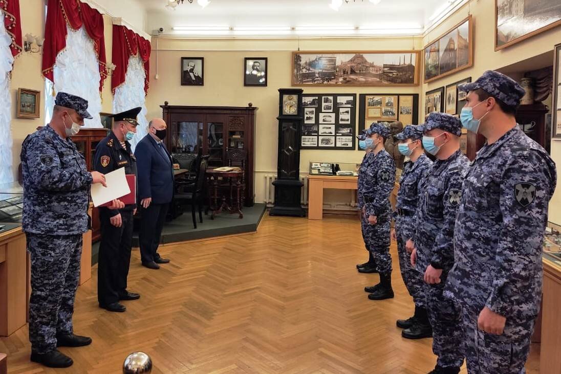 Охранник красносельский спб. Принятие присяги в ФКУ Лиу 16. Росгвардия СПБ. Институт Росгвардии Санкт-Петербург.