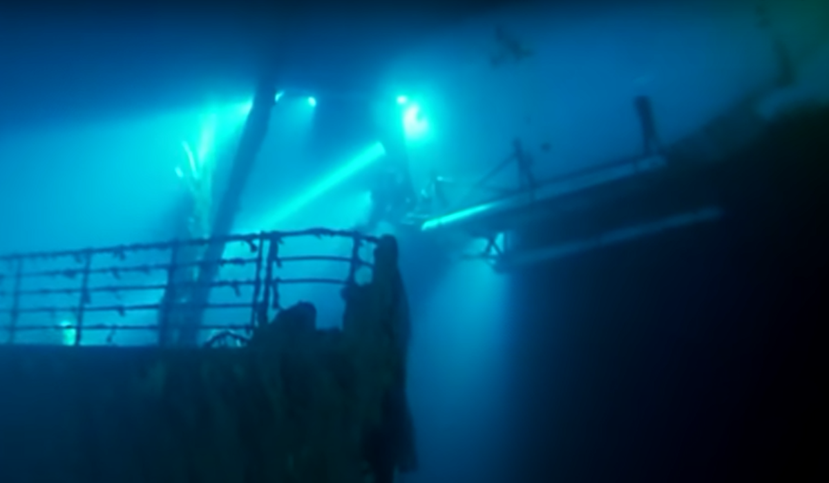 подводная съемка карабля