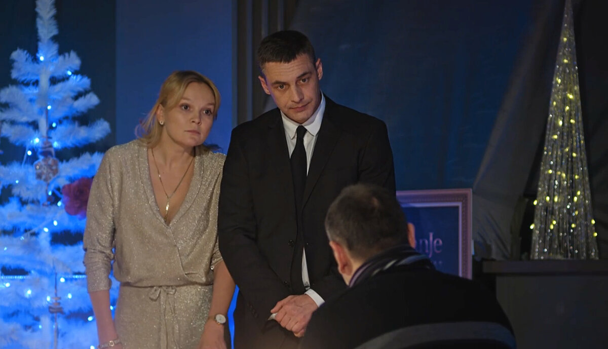 Кадр из кинофильма "Елка на миллион", 2019 г., режиссер Алексей Даруга, сценарист Александра Смилянская, композитор Роман Дудчик (скриншот)