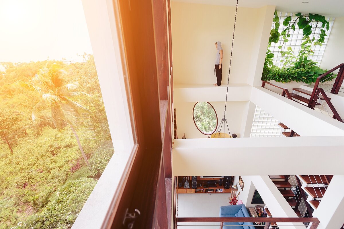 Материалисты свысока взирают на сторонников духовного начала, считая их не слишком разумными. Фото из личного архива автора