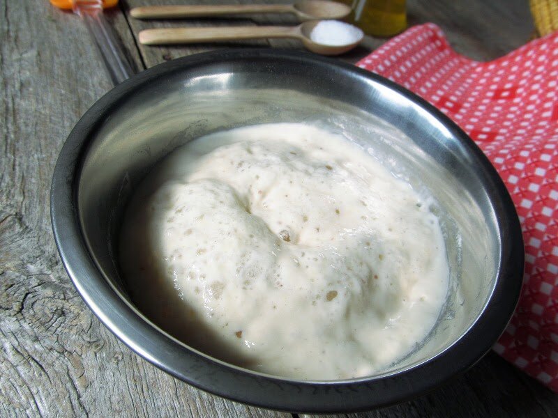 Что добавить в тесто чтобы оно не черствело долго. Почему дрожжевое тесто быстро черствеет. Самое лучшее тесто для пирожков которое долго не черствеет. Тесто черствеет. Тесто без расстойки как пух.