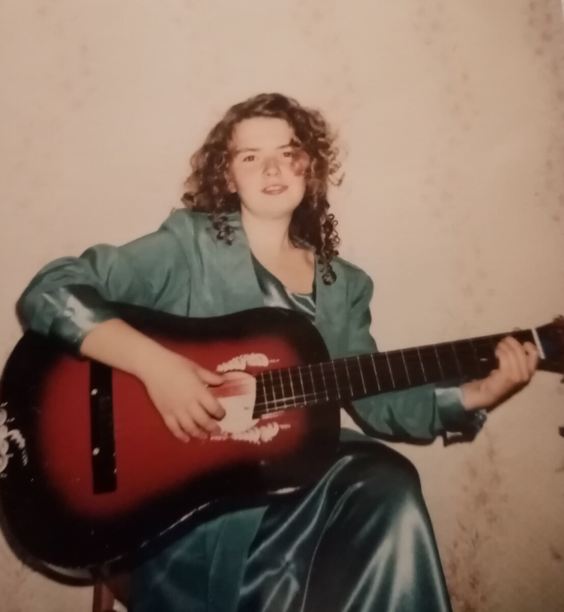 Не помню, была это фото где-нибудь на канале или нет. Автор в 2000г. 