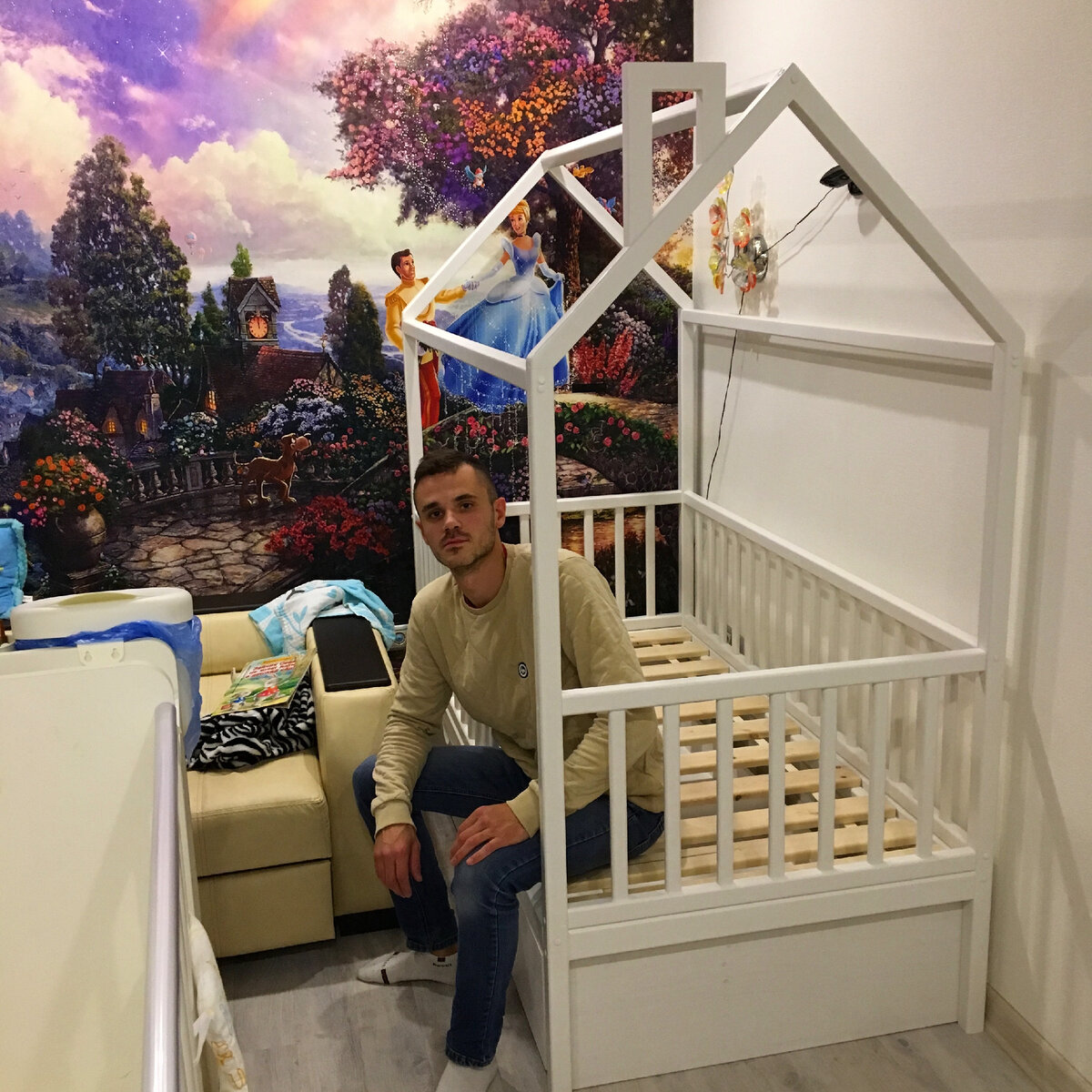 Одно из направлений: изготовление детской мебели из массива.