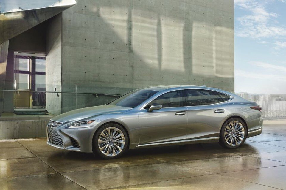     WSJ сообщила, что около 8 тысяч дорогих автомобилей застряли в Бельгии из-за санкций против России, фото: производителя