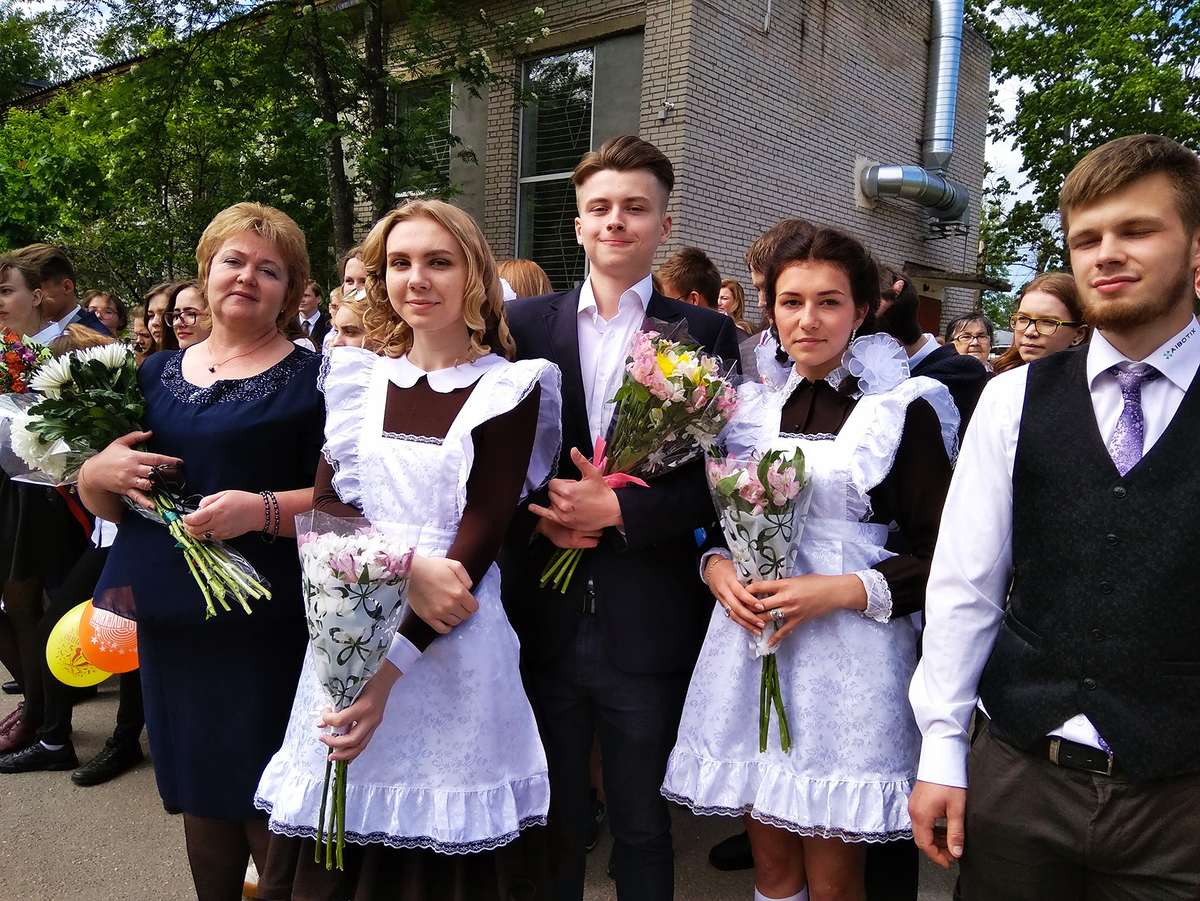 Фото: Выпускники 80-х; Гатчинская правда