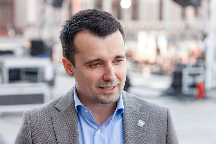 Накануне министр молодежи РТ Тимур Сулейманов в эфире программы «#ТатарстанОнлайн» выступил с идеей снизить стоимость проезда в общественном транспорте для студентов на 30%