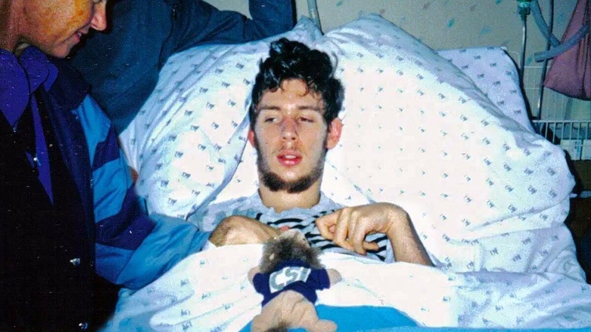 Молодой парень провёл почти 13 лет в коме, проснувшись, он рассказал, что слышал каждое сказанное ему слово. Включая слово родной матери "надеюсь, ты умрешь"