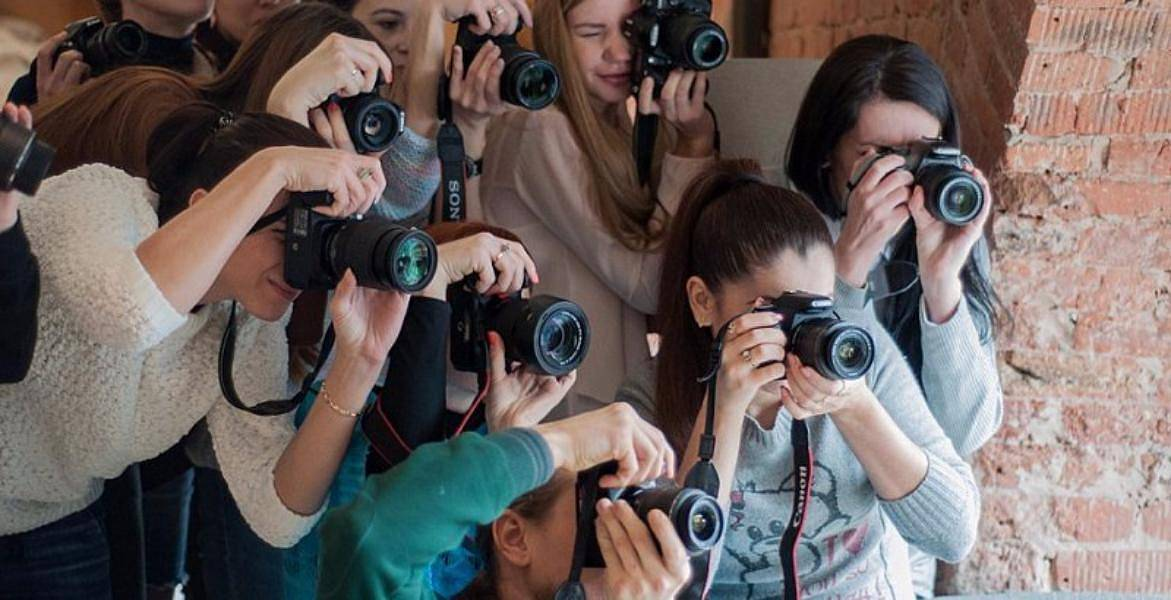 Снимок по фотографии. Фотошкола пикча Ростов-на-Дону. Фотокружок для детей. Фотокружок для подростков. Фотограф школьник.