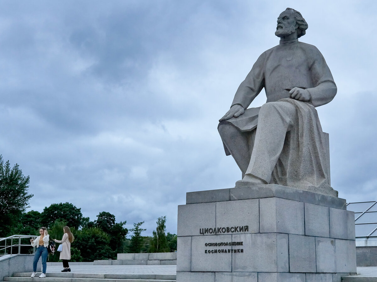 аллея космонавтов в москве