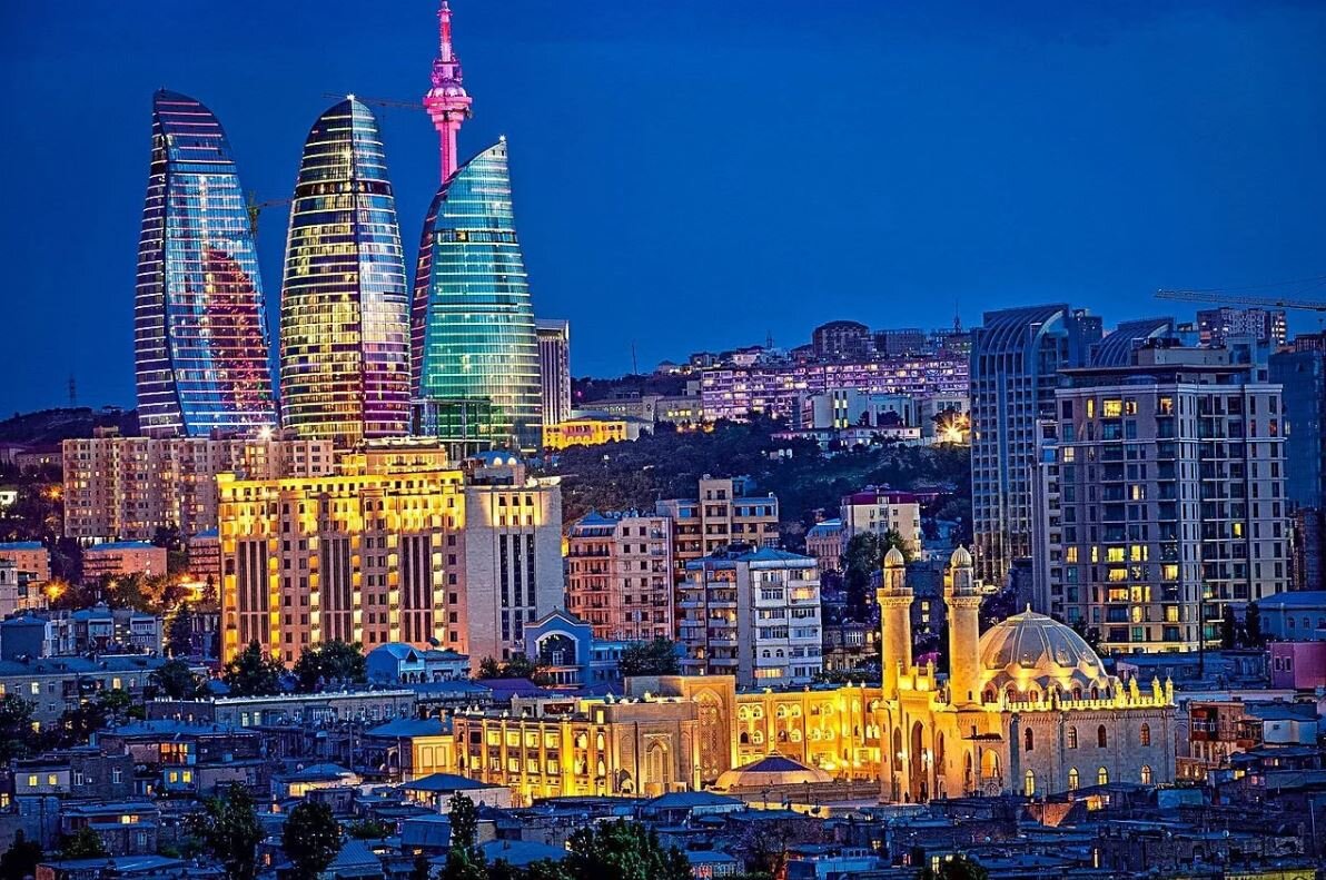  Краткое описание
Баку называют главным мегаполисом Кавказа, и это вполне заслуженно, ведь в городе проживает свыше 2 300 000 человек.