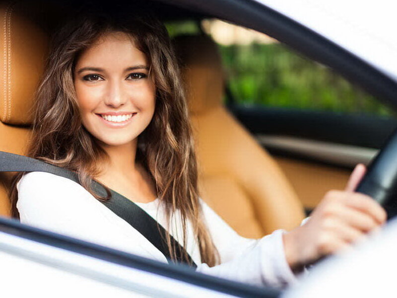 Фото  - девушка за рулем. "Жизнь удалась!"