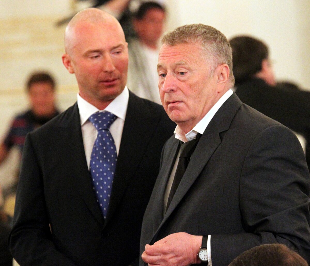 Власть и деньги способны рассорить даже близких людей...