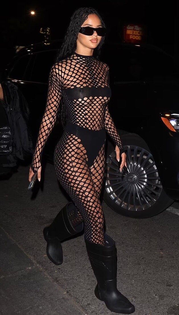    Джулианна позировала уличным фотографамСоцсети