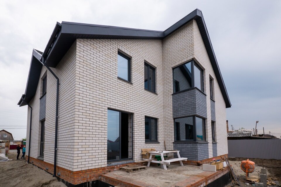 Облицовка дома силикатным кирпичом