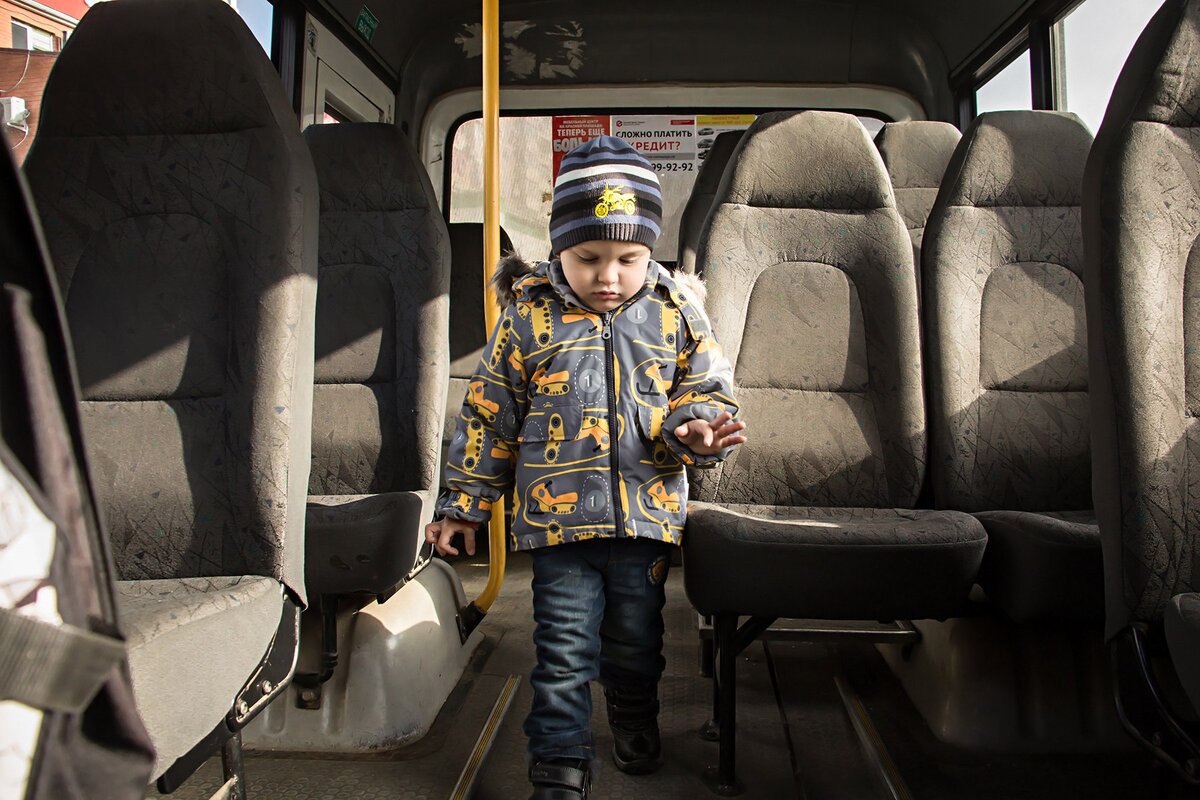 Жене 2 года и 9 месяцев, мы уже ездим на занятия в другой район города.