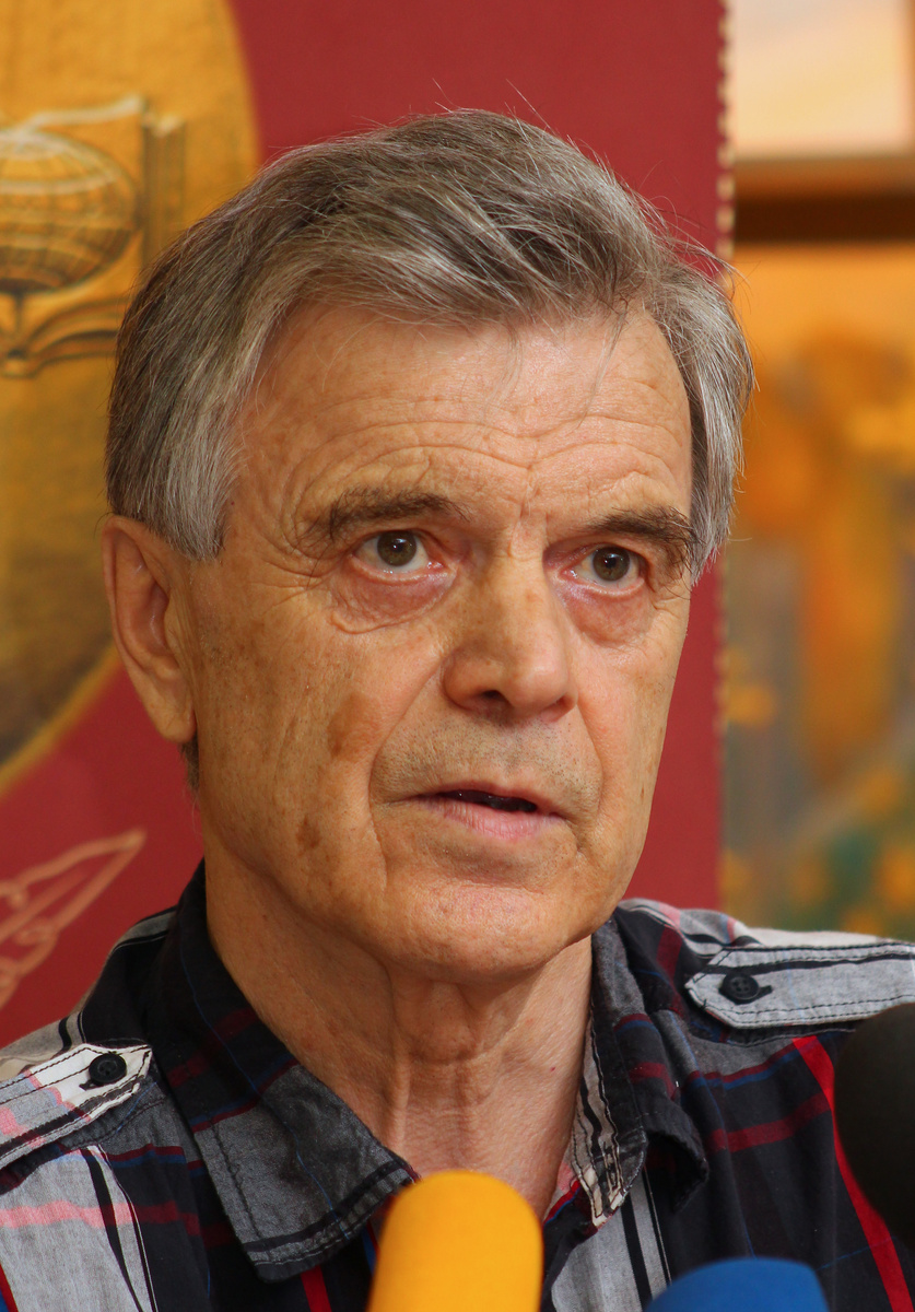 Руслан Имранович Хасбулатов.