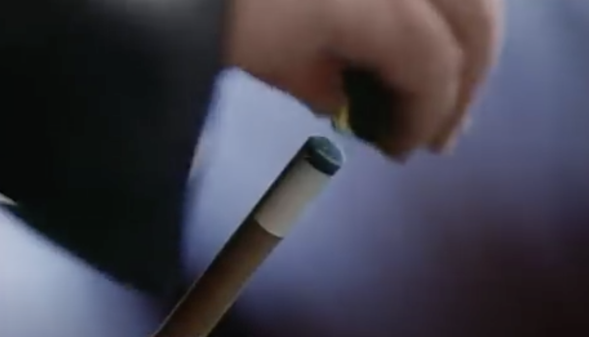 Начало фильма «Классик». Савицкий мелит кий. 