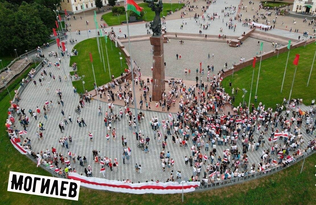 Митинг сторонников оппозиции в Могилеве. Фото с телеграмм-канала “Жёлтые СЛИВЫ“