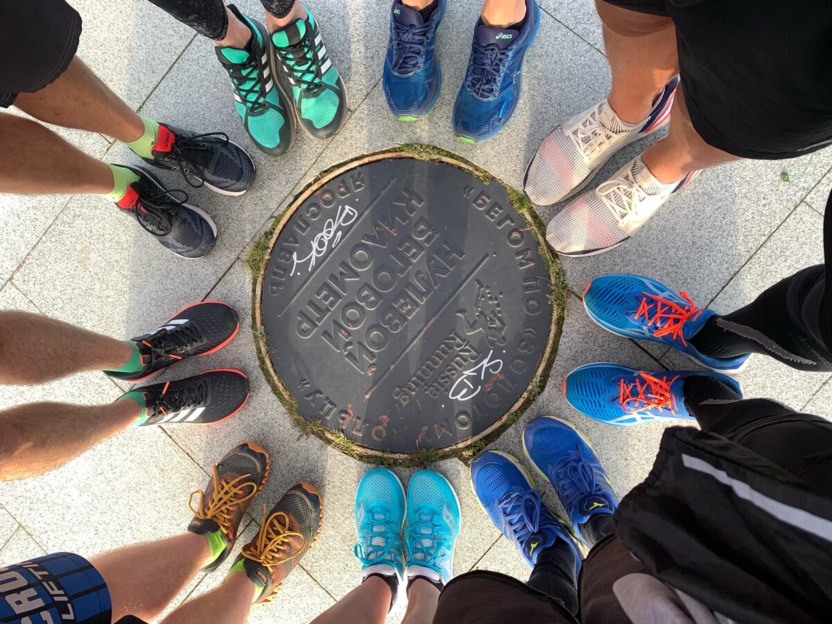 Памятный знак "Нулевой беговой километр". Фото: Ярославский полумарафон 