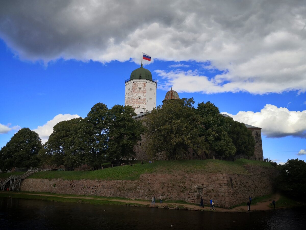 Вид на Выборгский замок