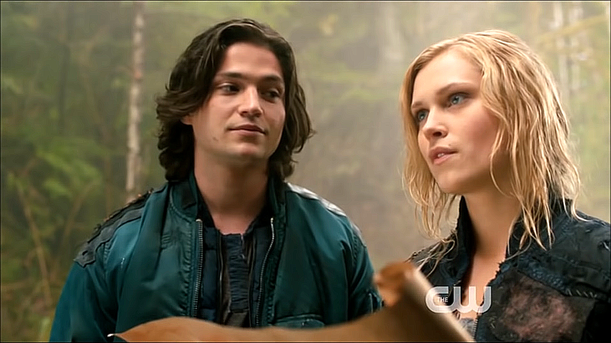 Финн Коллинз (Томас Макдонелл) и Кларк Гриффин (Элайза Тейлор)