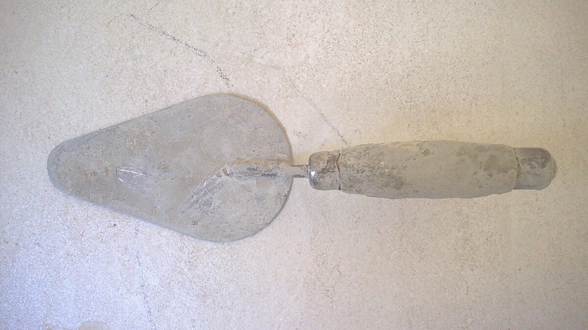 Мой первый инструмент для работы с плиткой.