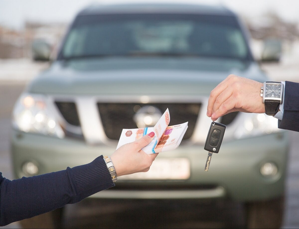 5 Место занимает CARS.RU Cars.ru — автомобильный портал, где можно продать или приобрести подержанный автомобиль, прочитать новости автомобильного мира и ознакомиться с обзорами различных моделей машин. 
Из плюсов

Охват по регионам: по всей России;
Регистрация: чтобы увидеть контакты продавца и отправить сообщение, регистрироваться не нужно;
Услуга оплаты штрафов ГИБДД, напрямую через сайт
Из минусов

Малая посещаемость сайта.
Интерфейс больше схож с сайтом о новостях.
Не удобно  Место занимаепредставляет из себя одну из самых крупных площадок на территории СНГ, хоть и сайт не специализирован специально под автомобильную тематику, но на нём достаточно большое количество объявлений с автомобилями. И что ещё интересно, дак это то, что объявление постоянно пополняются! 
Из плюсов:

Быстрая регистрация, по подтверждению номера телефона.
Неограниченное количество бесплатных объявлений.
Достаточно существенное количество посещений сайта.
Возможность проверки VIN.
Очень приятный дизайн, и понятность функционала.
Из минусов:

Площадка не3 Место занимает Авито Логотип сайта "Авито"
 специализированна под продажу автомобилейт треть объявления.самый крупный сайт объявлений в России. Сайт считался по статистике самым крупных по количеству объявлений в тематике "авто" на 2018 год. 
Из плюсов:Регистрация по номеру телефона. Подача объявления очень простая с указанием минимума необходимых характеристик, что говорит об удобных устройствах сайта.
Достаточно средний интерфейс выбора категории автомобилей и средний по наглядности.
Огромная база авто любителей, в связи с хорошей репутацией.
Из минусов:

Минусов очень мало, я бы даже сказал их нет, ведь здесь всё что вам нужно, для того что бы приобрести авто. Советую!1 Место занимает auto.ru Логотип сайта "auto.ru"
Логотип сайта "auto.ru"
auto.ru — Считается самым крупным сайтом , по автомобильной тематике в России. Если вы авто любитель, мне кажется , но об этом сайте слышали 100% Ведь о нём знают все, и думаю для вас не удивительно почему я его поставил на 1-ое место! Здесь есть просто всё, как раз здесь я и приобрёл свой первый автомобиль.

Из плюсов и минусовИз плюсов и минусов: Плюсов у сайта и вправду очень много, и он до сих пор совершенствуется, не вижу смысла расписывать плюсы, а так же минусы, советую всем! По поводу минусов сказать не могу, ведь пока что этот сайт считается самым лучшим в России, и он постоянно движется в перёд, даже если были бы какие-либо минусы, их разработчики уже давно исправили!Всем спасибо за прочтение статьи, надеюсь для вас она была полезной, кстати а если ты до сих пор не определился какое авто приобрести, а в кармане всего 50т.р. , я не имею права, не посоветовать тебе статью из ТОП-5 АВТО до 50.000 рублей !