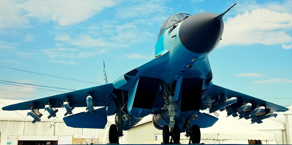 МиГ-35 разрабатывался для очередного завоевания господства в воздухе и нанесения эффективных ударов высокоточным оружием по наземным и надводным целям из-за пределов зоны противовоздушной обороны противника.