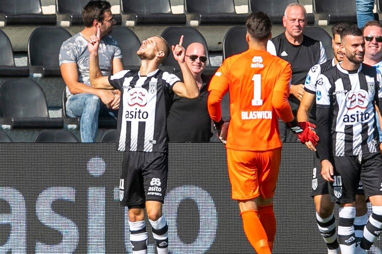 Сандер ван дер Ватер мечтает поиграть за океаном. Но пока радует болельщиков своими финтами и голами в Эредивизи.