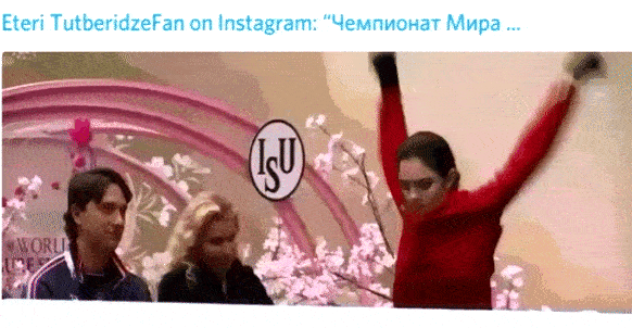 Медведева так усиленно молотила воздух перед ЭТ, что Т. Уилсон выдвинулась вперёд в ожидании неконтролируемого поведения своей ученицы