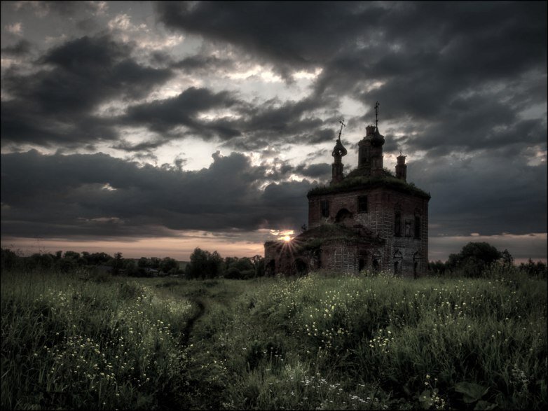 Село Троицкое заброшенная деревянная Церковь