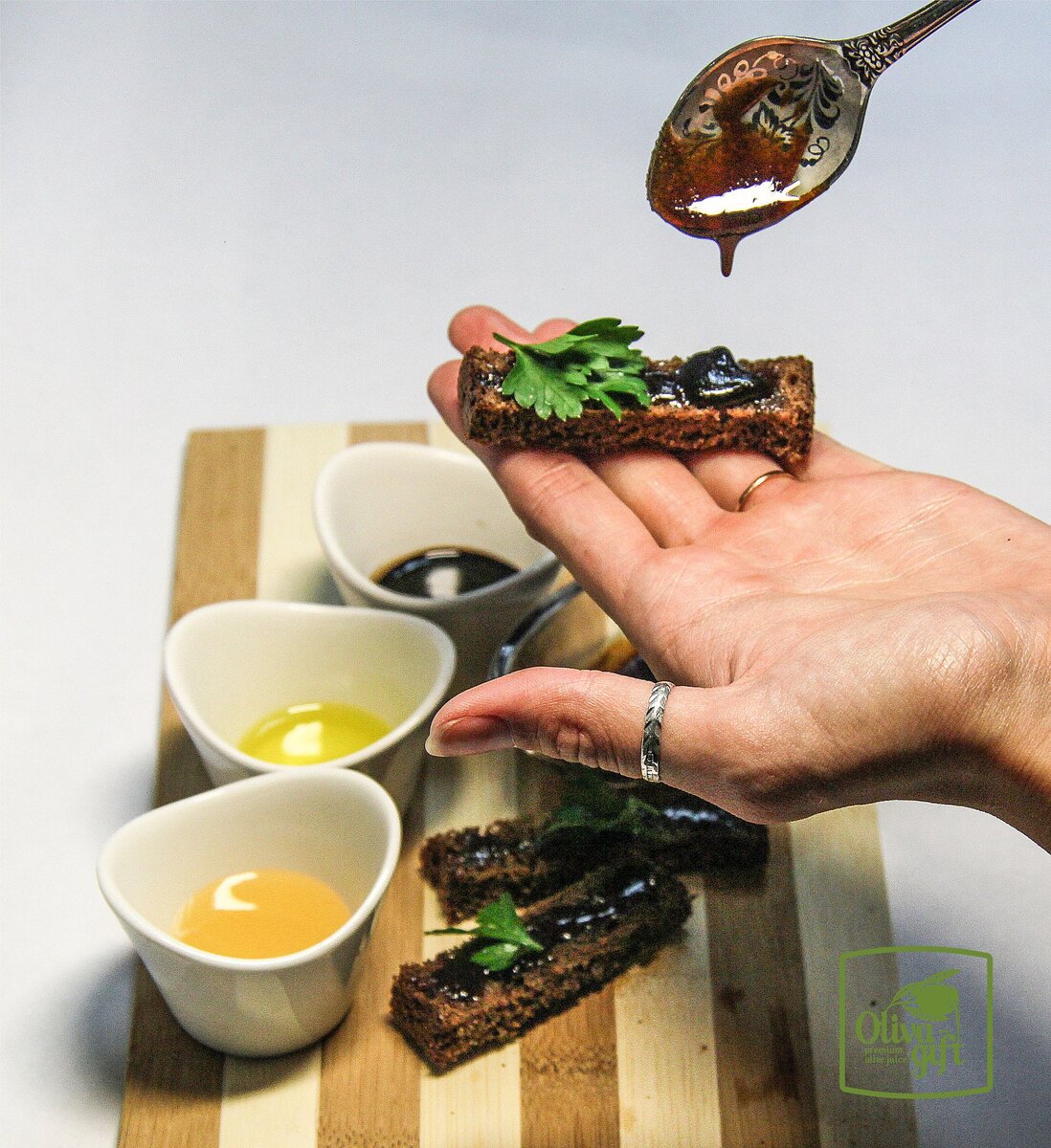 фото Валерии Михалкиной: бальзамический уксус, мед, оливковое масло.