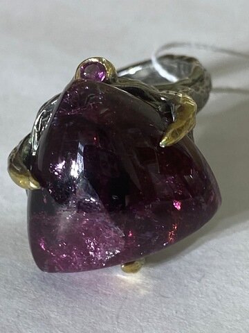 "Бэйла" с турмалином (артикул: 13/12тур) 2х2х2 см, 19 размер, вес - 16,81 г., родирование, 12870 р.