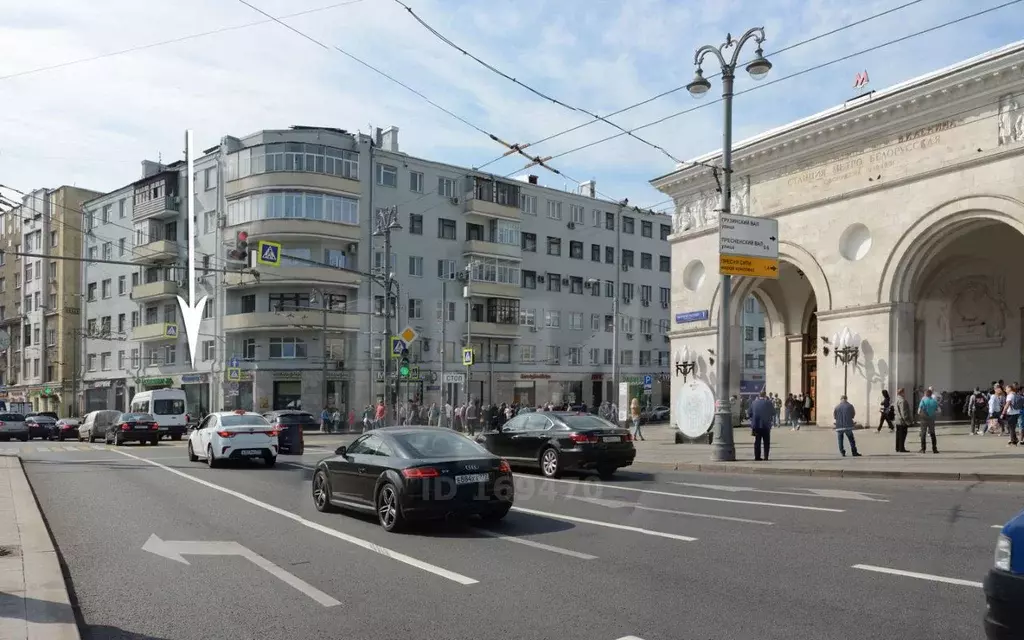 Слева - дом № 28/45 по Грузинскому валу, справа - выход из метро "Белорусская-кольцевая". Источник https://afystatic.ru.