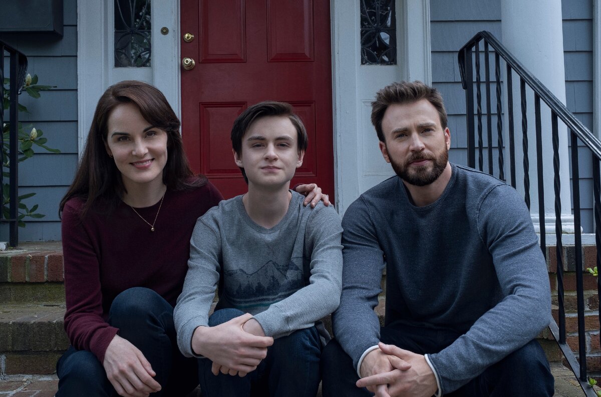 Защищая Джейкоба Defending Jacob, сериал, 2020 (16+)
.
Жанр: Драма, Триллер, Детектив. 
Страна: США
Режиссёр: Мортен Тильдум.
Рейтинг Кино Поиск - 8,1
Рейтинг IMDb - 8,6

В основе сюжета лежит одноимённый роман Уильяма Лэндэя
В одном из районов Бостона произошло жестокое убийство школьника. Подозревается друг и одноклассник погибшего Джейкоб, сын помощника окружного прокурора. Улики указывают на Джейкоба, но отец отказывается верить в виновность сына и должен выбрать, что для него важнее — правосудие или семья.

В ролях: Крис Эванс, Джейден Мартелл, Мишель Докери, Бетти Гэбриел, Сакина Джэффри, Черри Джонс, Пабло Шрайбер, Джордан Алекса Дэвис, Дэниэл Хеншэлл, Тед Арсиди...