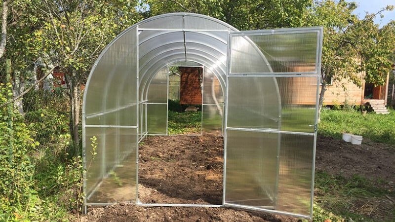 Теплица Сибирская "Сверхпрочная" 
Профильная оцинкованная труба 20х20 мм (3 м ширина 2.10 м высота)

В наличии цельные теплицы и составные

Теплица может комплектоваться поликарбонатом: 3мм,3,8мм,4мм,6мм