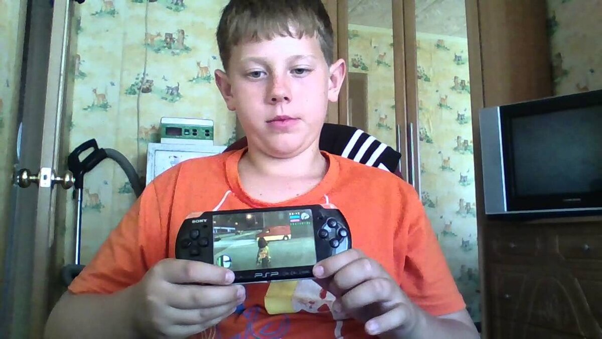 Запущенная GTA Vice City Stories на PSP.