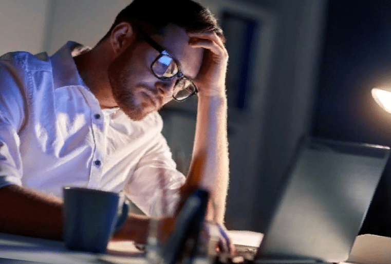 Переводит тексты с помощью браузера