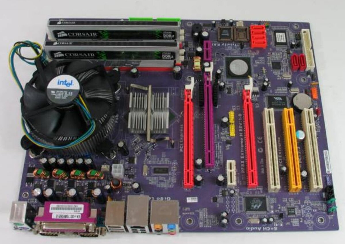 ECS PF88 Extreme Hybrid — системная плата на базе чипсета SiS656