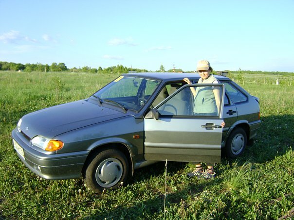 Фото 2010 года, вокруг поле , живой забор соседей маленький и его еще не видно