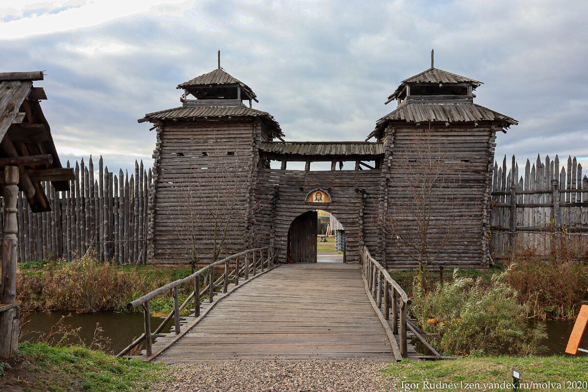 Например, вот такие декорации...