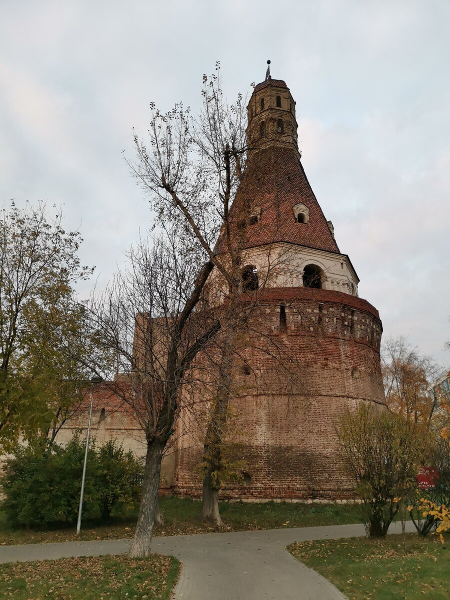 башни монастыря