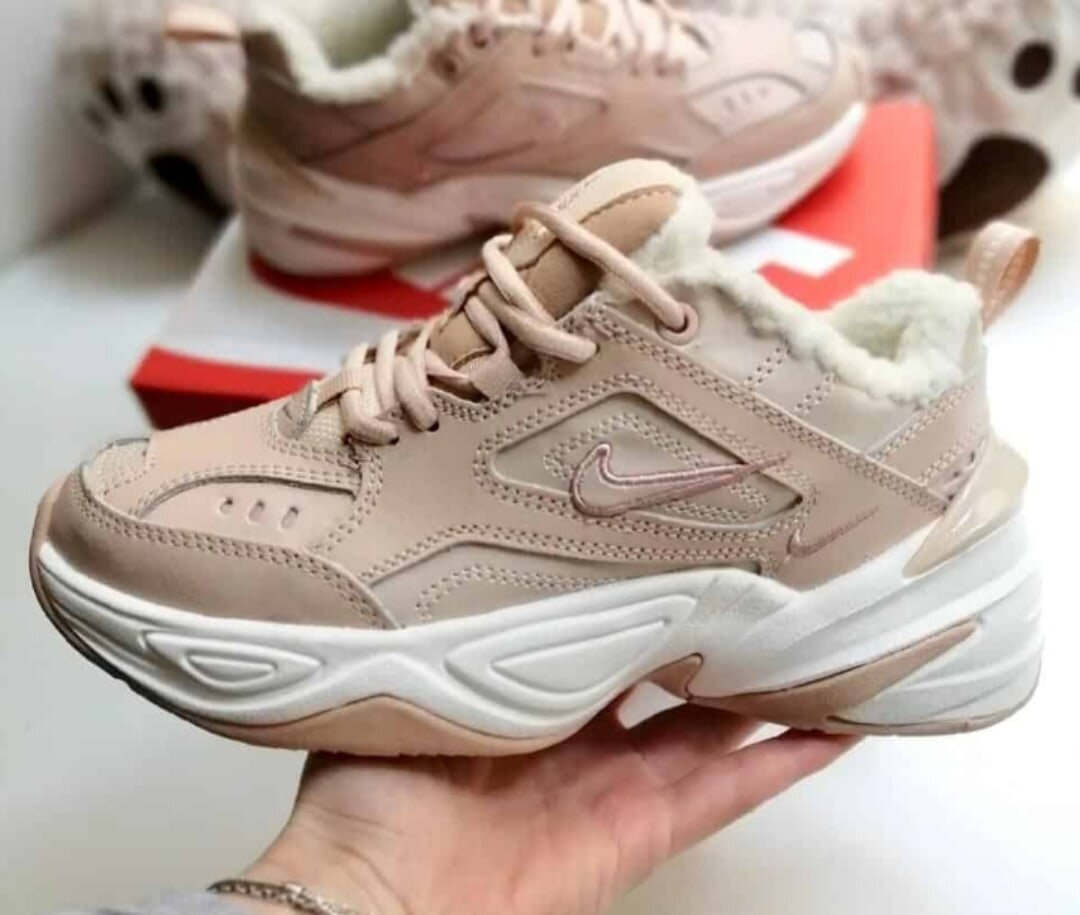 Nike M2k Tekno 45. Очень стильная пара для наших прекрасных дам. С мехом внутри и проживут они у вас не меньше года при правильном использовании. 