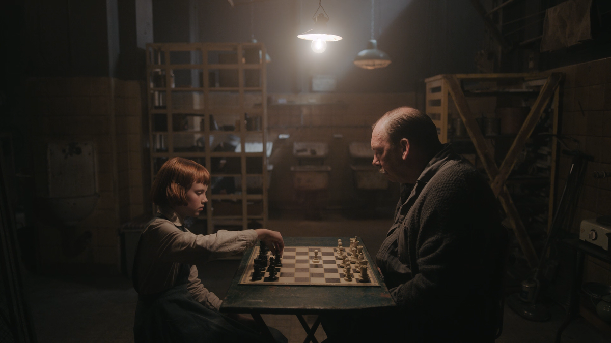 Кадр из сериала - Ход королевы 2020 (источник: https://www.netflix.com)