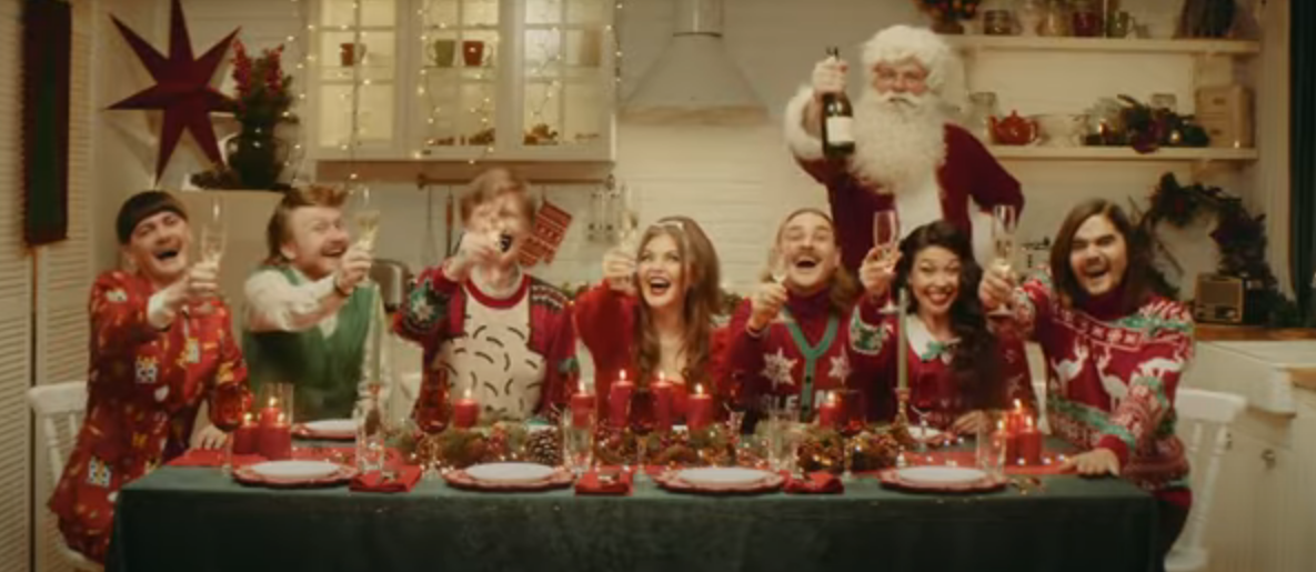 «Little Big»: Новый год встречать еще рановато, но Старый хочется провести чем поскорее. Фото: кадр из клипа «SMD».