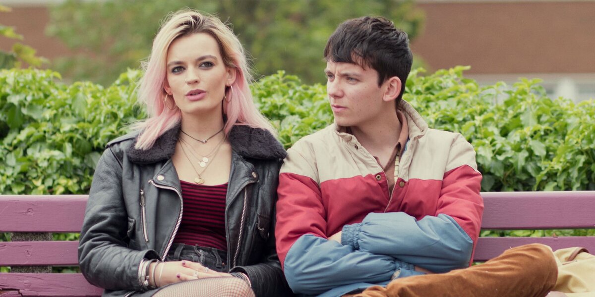 Эйса Баттерфилд (справа)